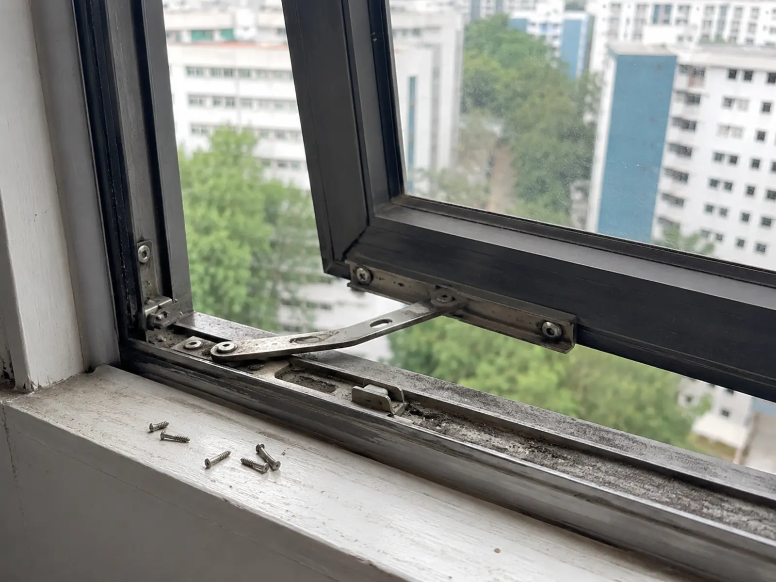 Window hinge