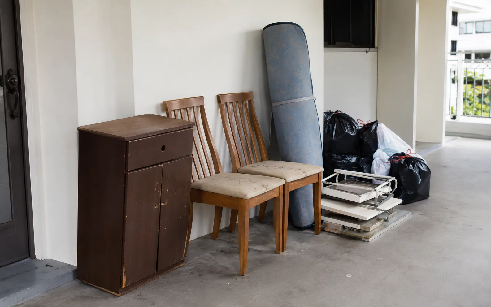 Furniture and item disposal service in Singapore.
